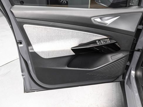 Used 2023 Volkswagen ID.4 Pro image 22