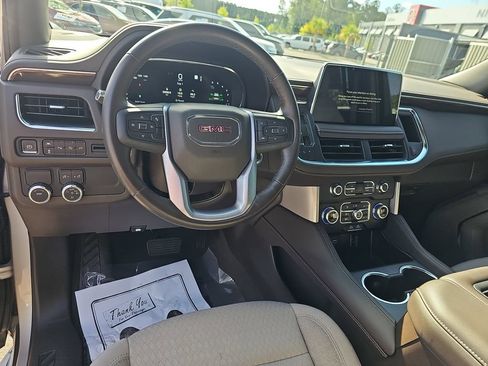 Used 2022 GMC Yukon XL SLE w/ Gmc Pro Safety Plus Package RWD image 21