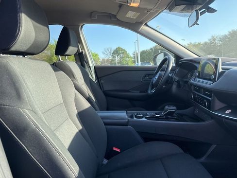 Used 2023 Nissan Rogue S image 9