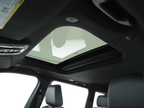 New 2026 Jeep Grand Cherokee Altitude image 16