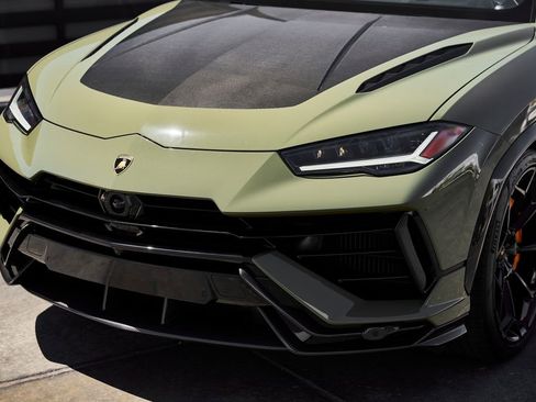 Used 2023 Lamborghini Urus Performante AWD/4WD image 6