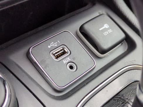 Certified 2019 Jeep Cherokee Limited AWD/4WD image 31