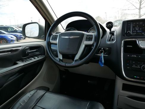 Used 2013 Chrysler Town & Country Touring image 17