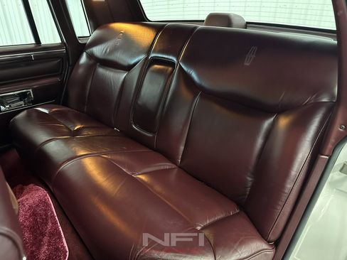 Used 1988 Lincoln Town Car Signature image 42