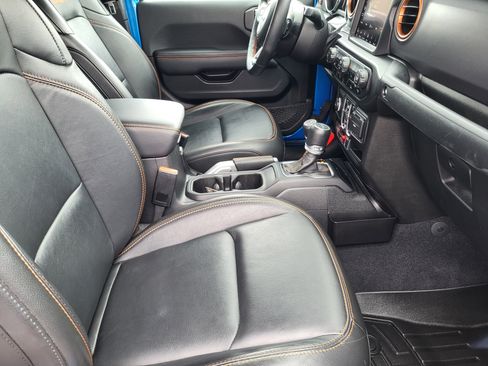 Used 2022 Jeep Gladiator Mojave w/ Cold Weather Group AWD/4WD image 11