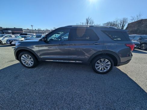Certified 2022 Ford Explorer Limited w/ Limited Technology Package image 3