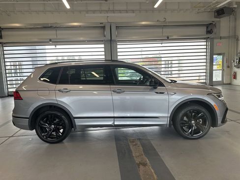Certified 2024 Volkswagen Tiguan SE R-Line image 6