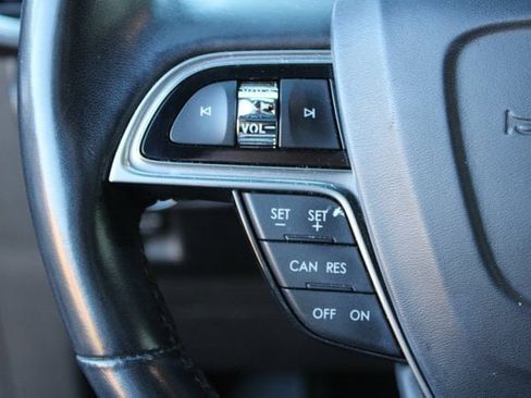 Used 2019 Lincoln Nautilus Select image 12