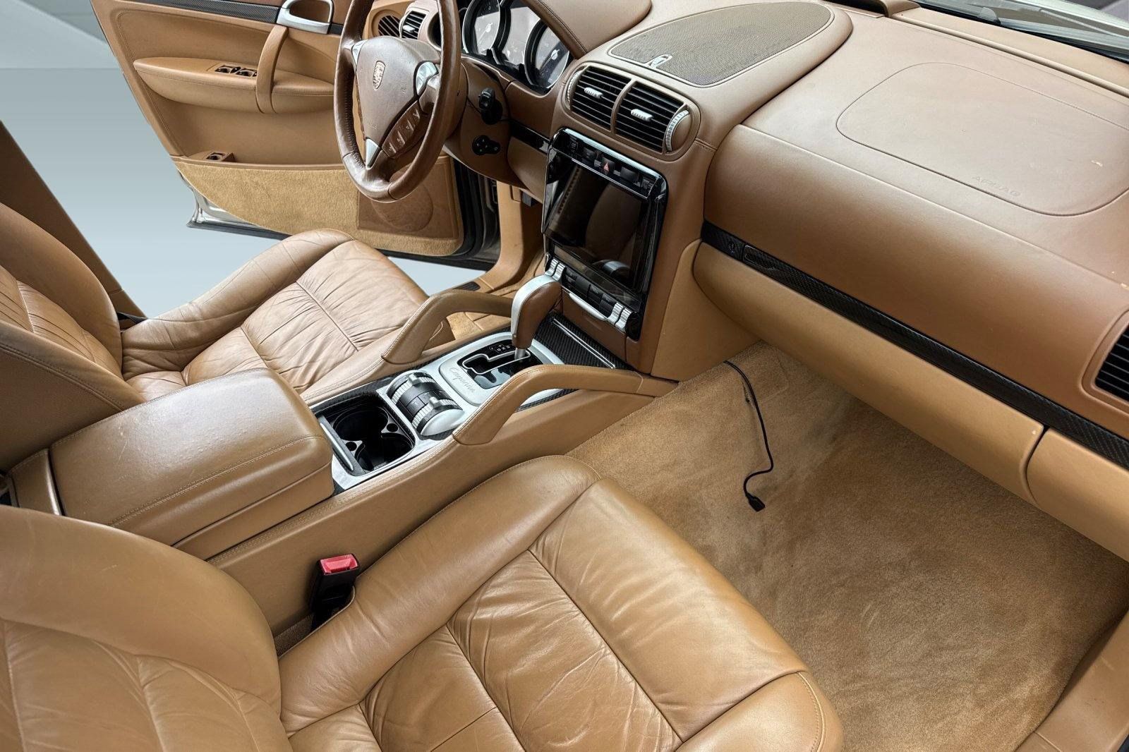 Used 2004 Porsche Cayenne Turbo AWD/4WD image 34