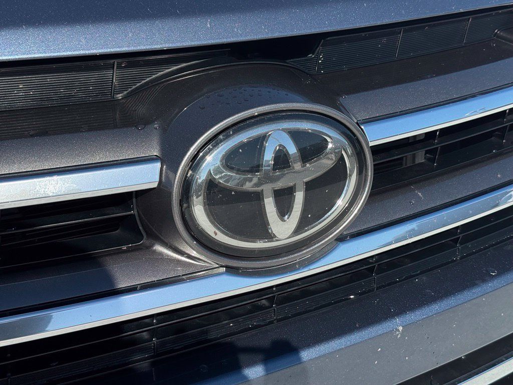 Used 2019 Toyota Highlander Limited FWD image 10