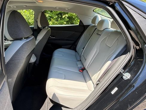 Used 2023 Hyundai Elantra Limited FWD image 14