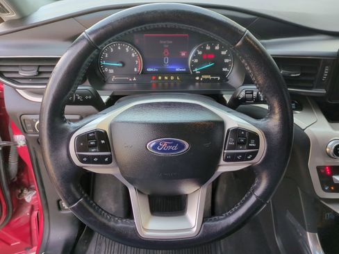 Used 2022 Ford Explorer XLT w/ Equipment Group 202A image 12