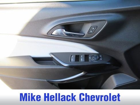 Used 2025 Chevrolet Trax LT w/ Driver Confidence Package image 13