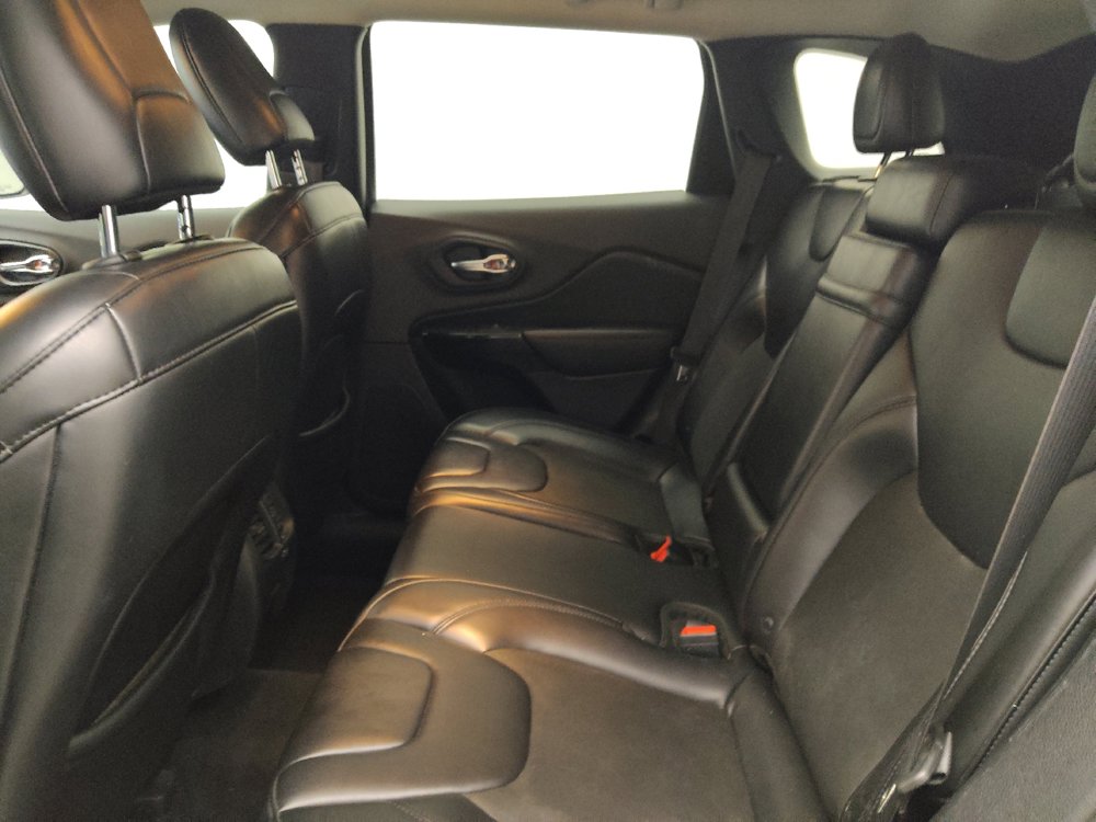 Used 2019 Jeep Cherokee Latitude Plus FWD image 18