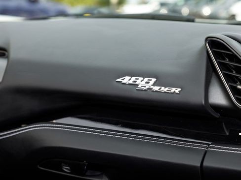 Used 2019 Ferrari 488 Spider RWD image 17