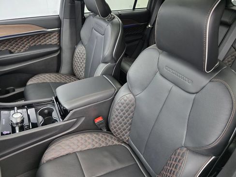 Used 2025 Jeep Grand Cherokee Summit w/ Obsidian Package AWD/4WD image 11