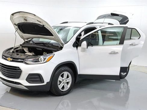 Used 2018 Chevrolet Trax LT w/ LT Convenience Package image 7