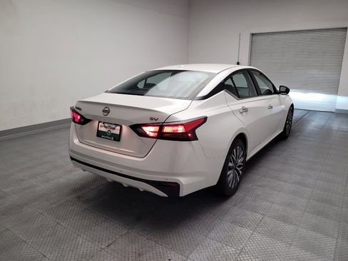 Used 2024 Nissan Altima 2.5 SV FWD image 9