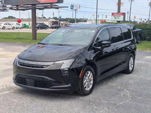 New 2027 Chrysler Pacifica Select FWD image 3