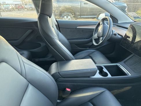 Used 2023 Tesla Model 3 Standard Range image 8