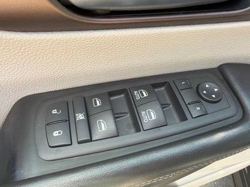 Used 2022 Chrysler Voyager LX FWD image 25