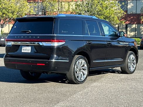 Used 2024 Lincoln Navigator Premiere AWD/4WD image 4