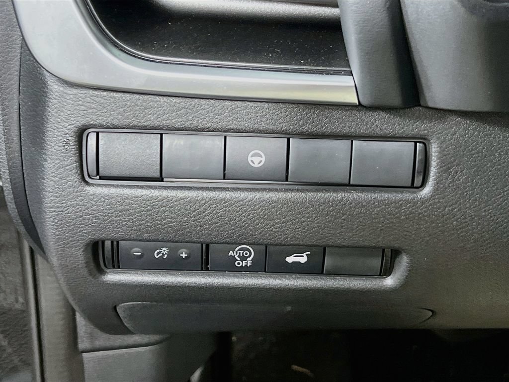 Used 2025 Nissan Rogue SV AWD/4WD image 9