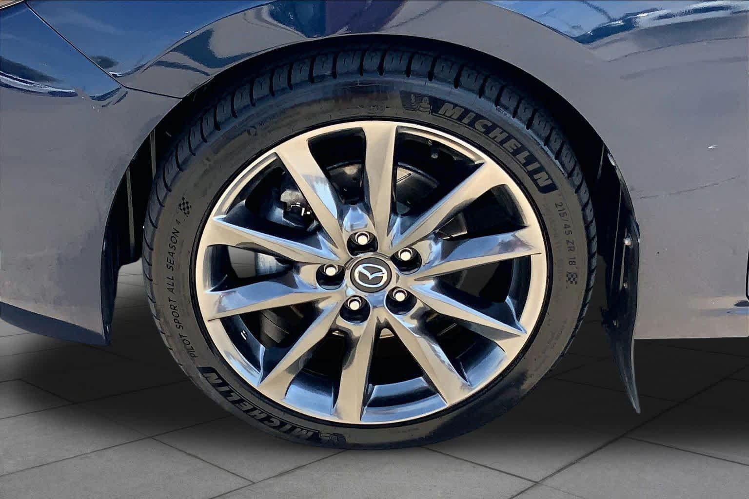 Used 2018 MAZDA MAZDA3 Grand Touring FWD image 9