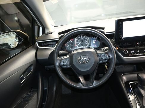 Used 2022 Toyota Corolla LE FWD image 30
