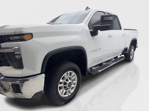 Used 2024 Chevrolet Silverado 2500 LT image 11