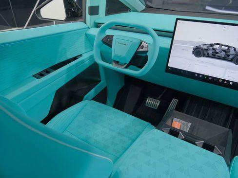 Used 2025 Tesla Cybertruck AWD Crew Cab image 60