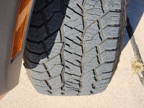 Used 2025 Nissan Frontier PRO-4X image 12