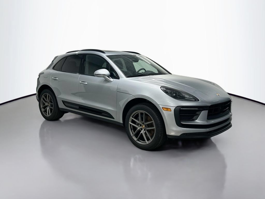 Certified 2025 Porsche Macan AWD/4WD image 7