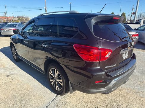 Used 2017 Nissan Pathfinder SV image 3