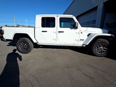 New 2026 Jeep Gladiator Sport