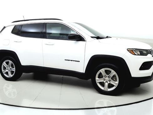 Used 2023 Jeep Compass Latitude w/ Convenience Group AWD/4WD image 8