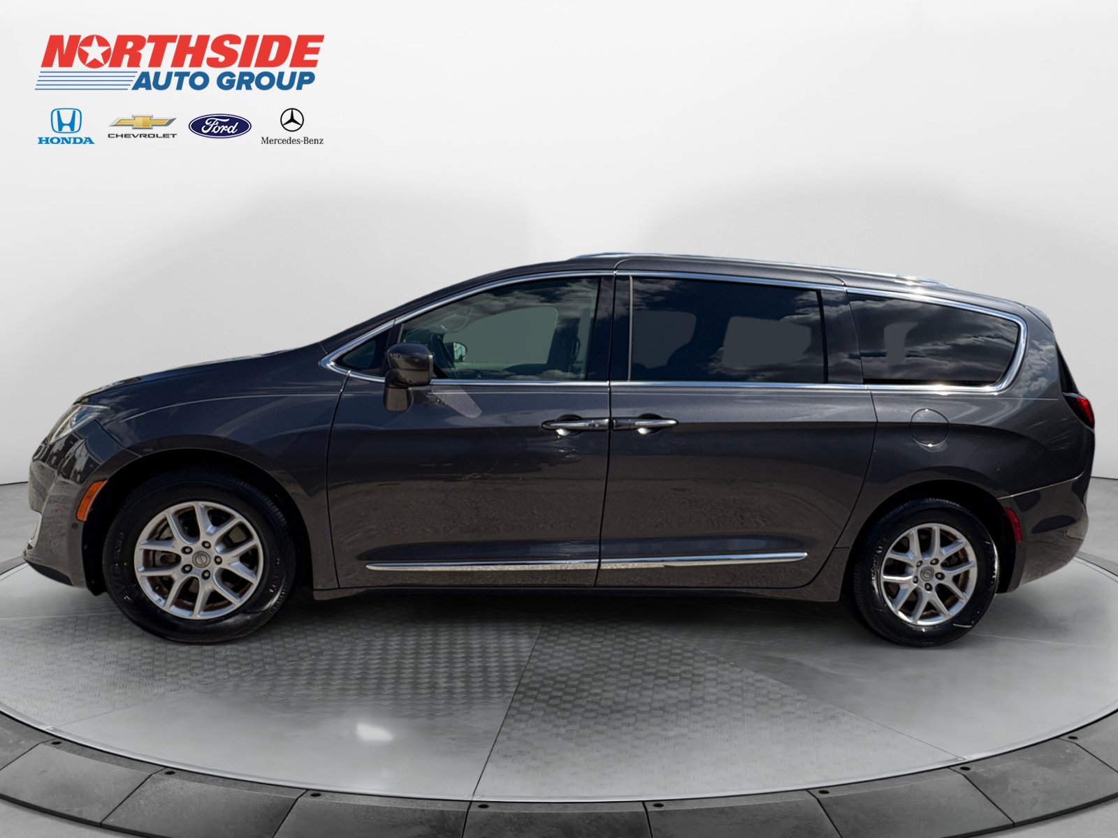 Used 2020 Chrysler Pacifica Touring-L w/ Advanced Safetytec Group FWD image 4