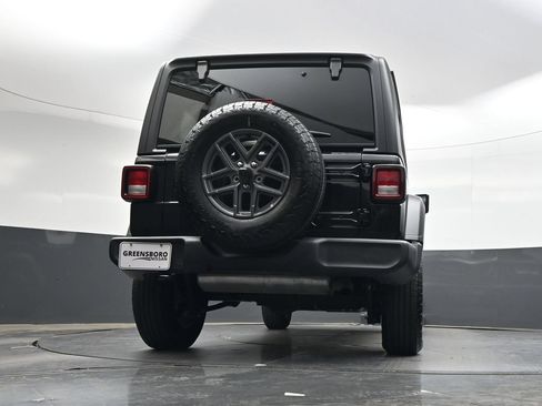 Used 2025 Jeep Wrangler Sport S AWD/4WD image 32