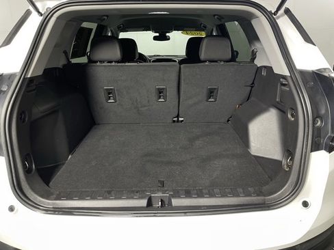 Used 2024 GMC Terrain SLE image 14