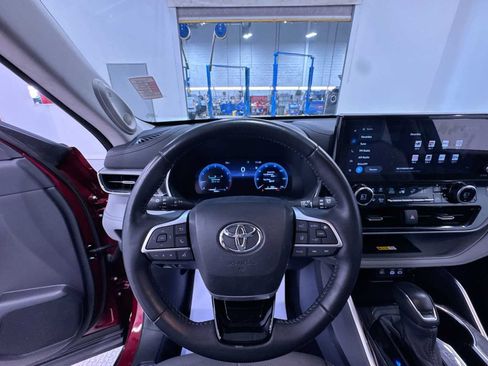 Used 2025 Toyota Highlander Platinum AWD/4WD image 15