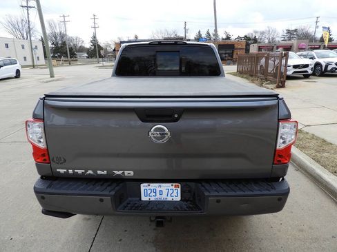 Used 2018 Nissan Titan SL w/ Chrome Package AWD/4WD image 10