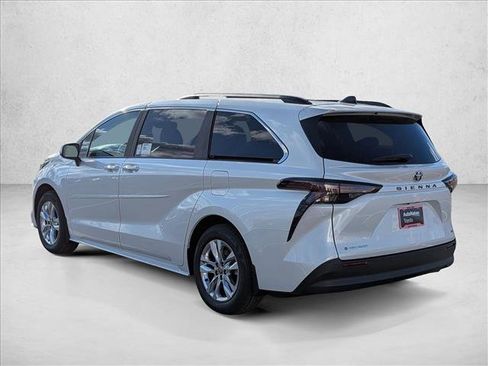 New 2026 Toyota Sienna XLE image 9