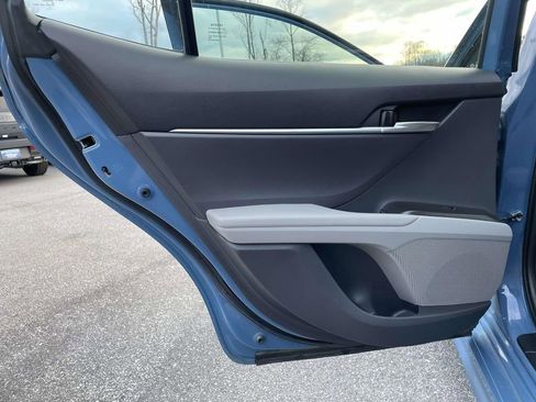 Used 2023 Toyota Camry SE image 2