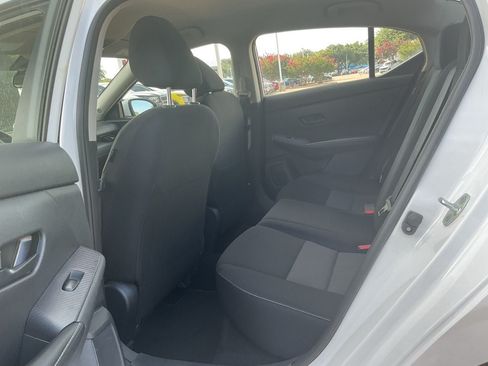 Used 2025 Nissan Sentra SV FWD image 9