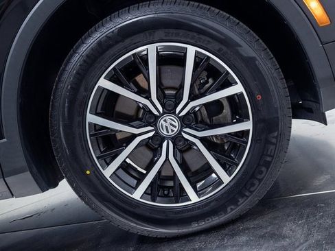 Used 2021 Volkswagen Tiguan SE image 25