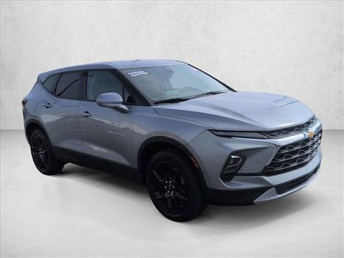 Used 2024 Chevrolet Blazer LT w/ Driver Confidence Package FWD image 3