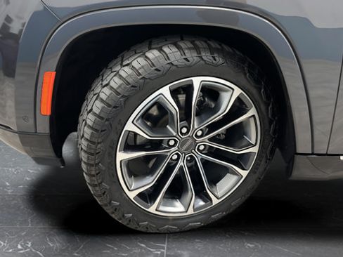 Used 2022 Jeep Grand Wagoneer Series III w/ Rear Seat Video Group 1 AWD/4WD image 43