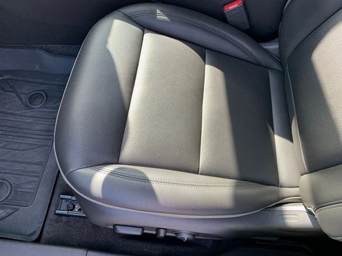 Used 2025 Chevrolet Trax ACTIV w/ Sunroof Package image 16