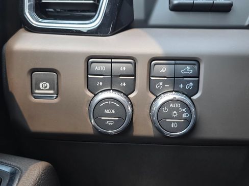 Certified 2025 GMC Sierra 2500 Denali w/ Denali Reserve Package AWD/4WD image 18