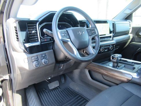 Used 2024 Chevrolet Silverado 1500 RST w/ Z71 Off-Road Package AWD/4WD image 17